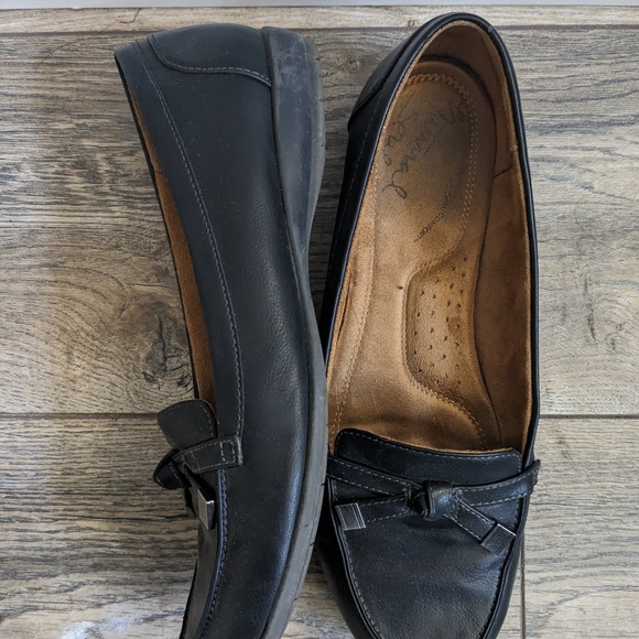 Naturalizer Flat Loafer - Picture 4 of 6